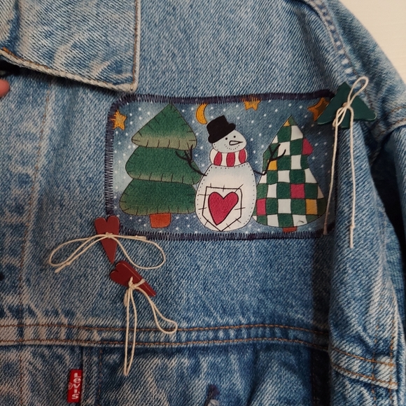 Vintage Levi Strauss and Co Christmas Patch Denim Jean Jacket - Picture 4 of 7
